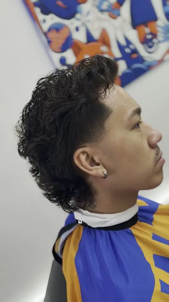 Une coupe faite au studio : Étudiant Transformation.